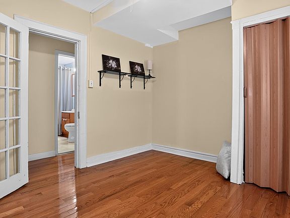 5th image of 937 E 39th Street