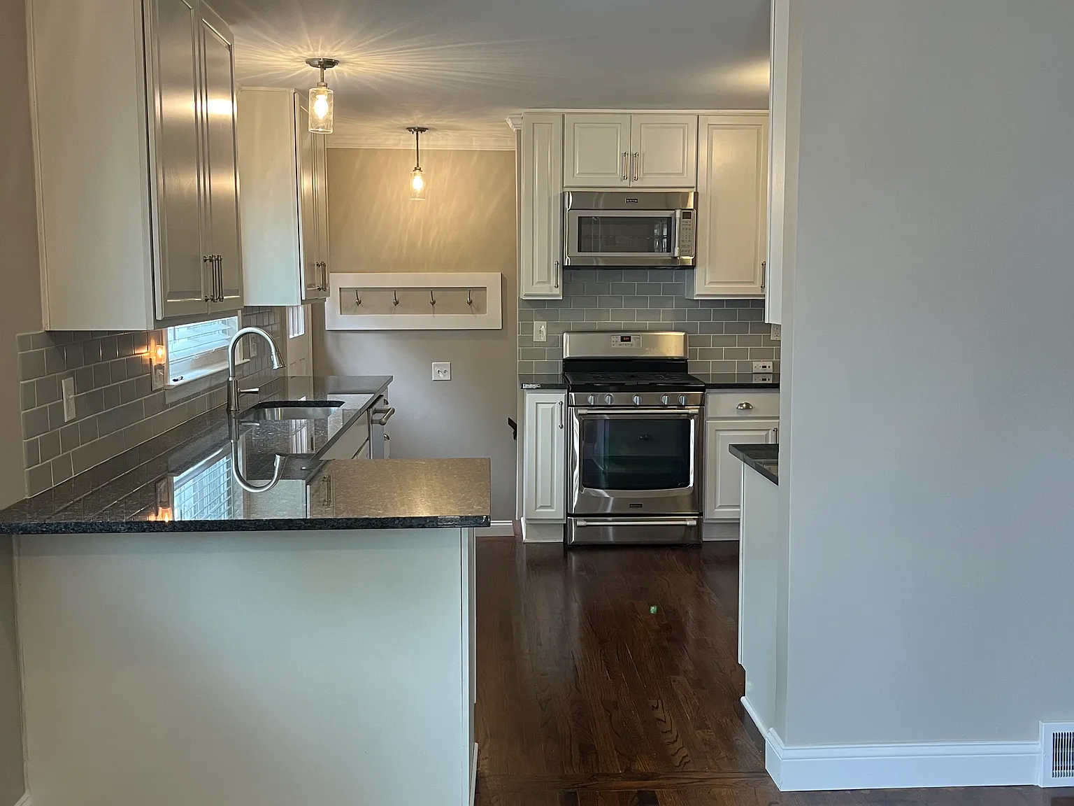 2 bed, 1000 sqft, $3,200 — Photo 4