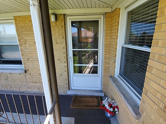 3rd image of 5916 N Odell Ave APT 4B