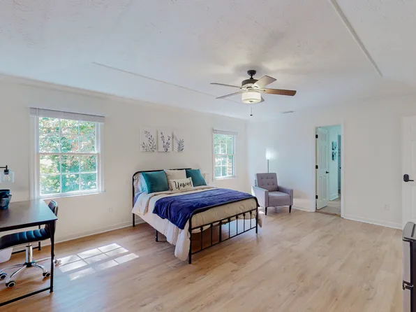 5629 Southern Pines Ct, Stone Mountain, GA 30087