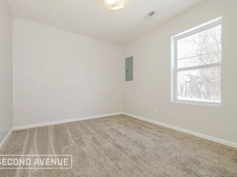 2833 Kensington Ave — Photo 16