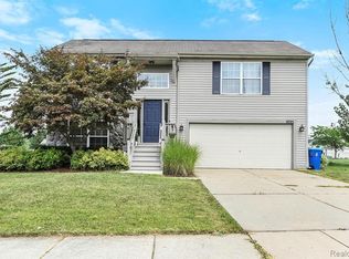 1035 Parkview St, Fenton, MI 48430