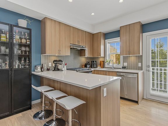 4th image of 39885 Government Rd #2