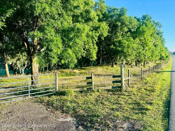 12829 S Old Jones Rd, Floral City, FL 34436