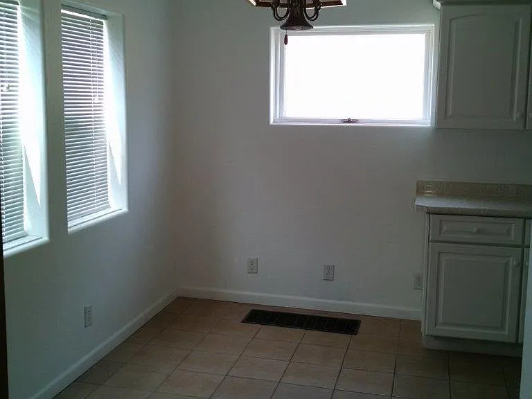 2428 Piedmont Ave — Photo 6