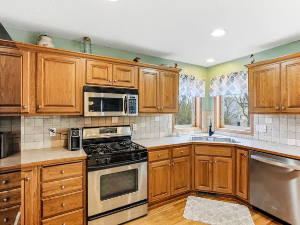 9918 Kiwi Ave N, Brooklyn Park, MN 55443