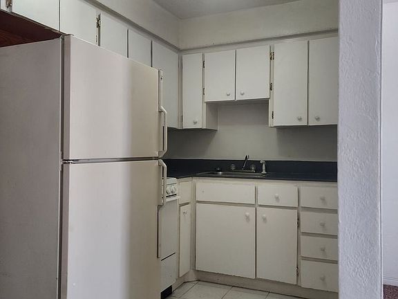 3rd image of 1142 S Ridgewood Ave APT 408