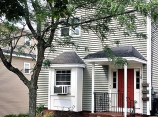 28 Green St, Reading, MA 01867