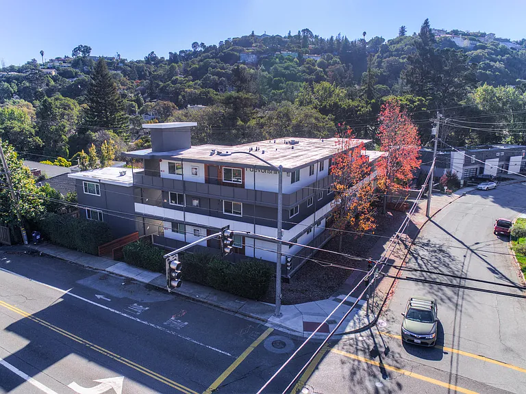 Devonshire Apartments — Photo 9