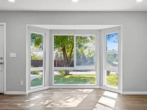 4th image of 1395 Somermont Dr