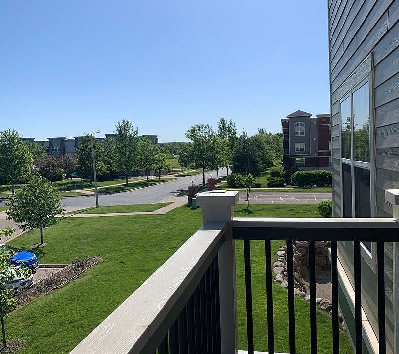 1st image of 5192 Sassafrass Dr Unit 201