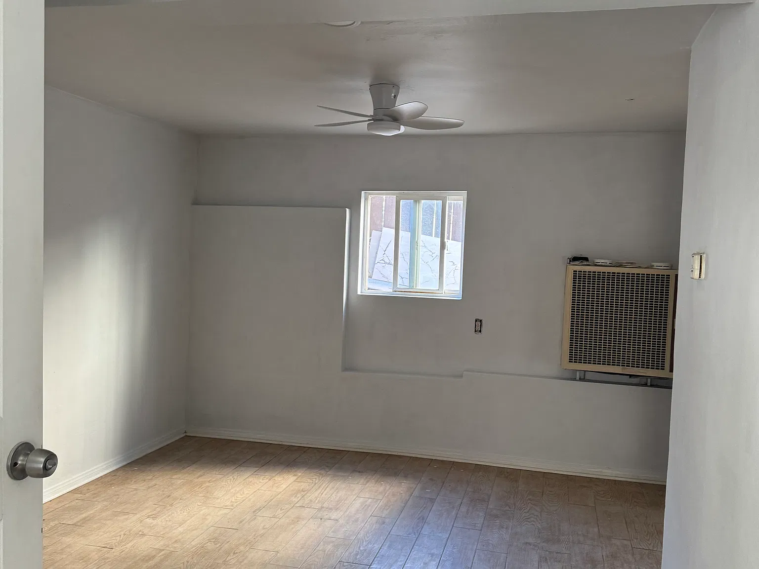 2 bed, 700 sqft, $2,100 — Photo 4