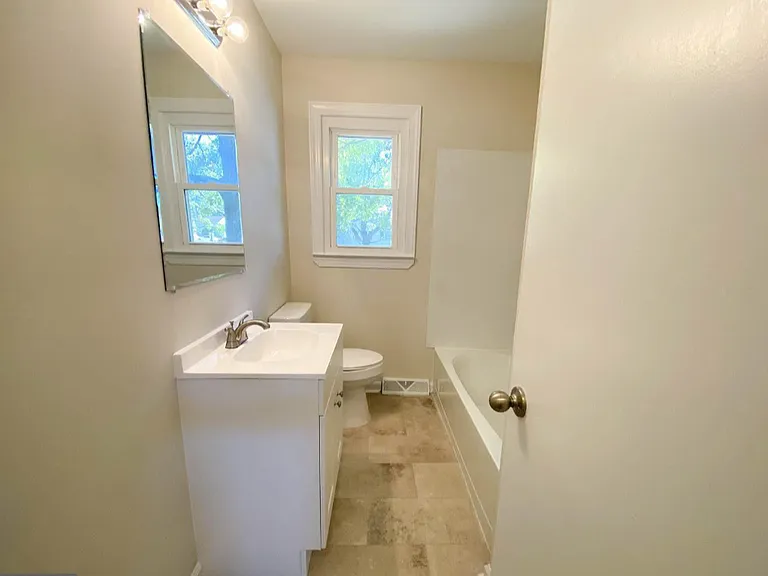 622 Fairmount Dr — Photo 6