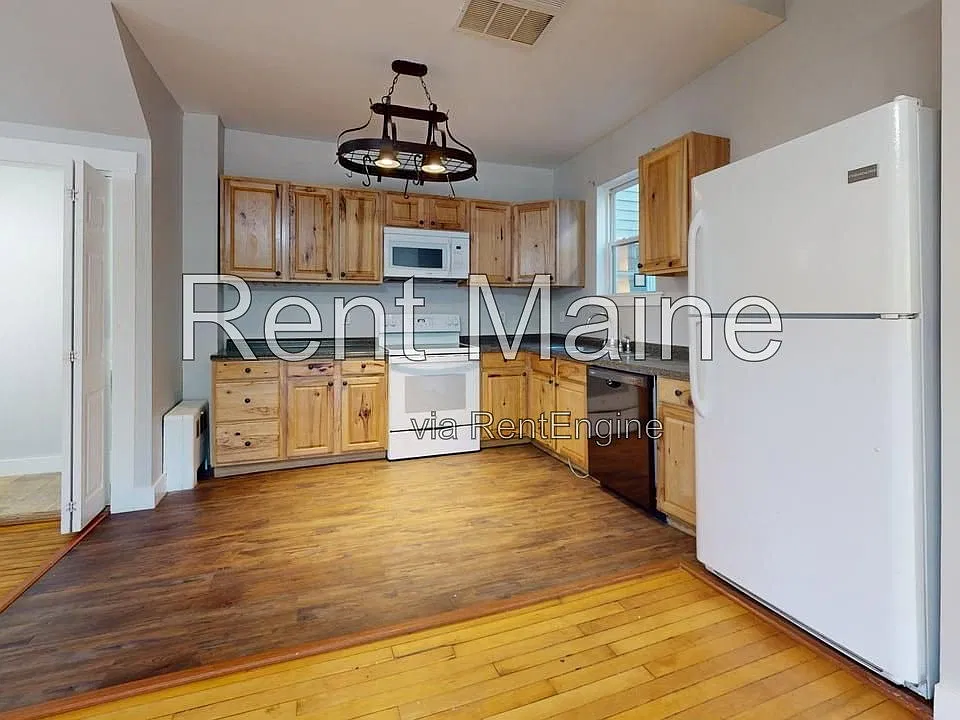 206 Maine Ave #1