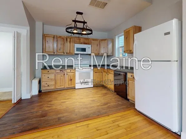 206 Maine Ave #1, Farmingdale, ME 04344