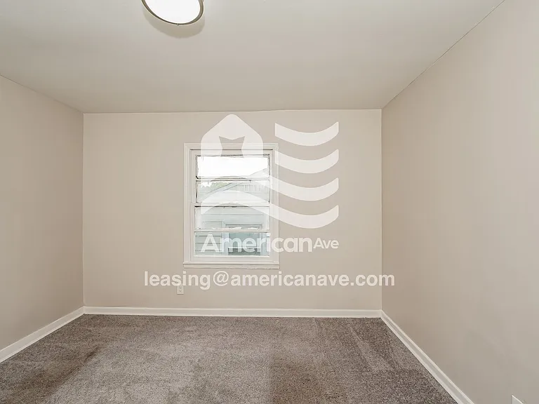 1095453_009_bedroom_10.jpg