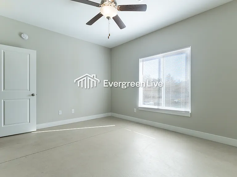 223 E Northern Ct — Photo 10