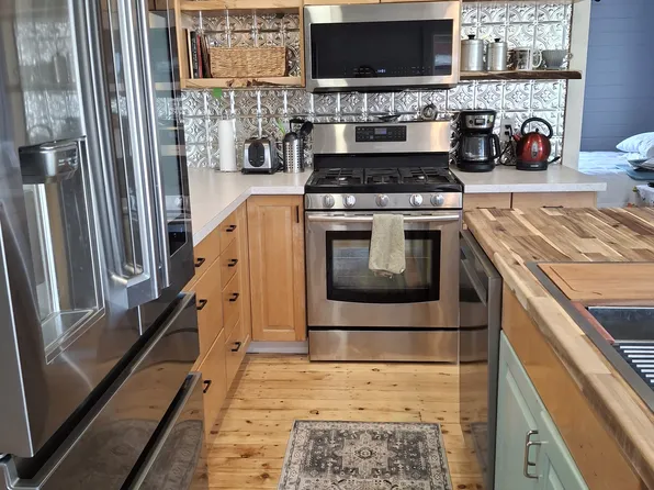 107 S 6th St, Saratoga, WY 82331