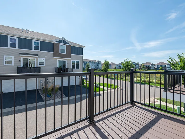 809 Roselyn Dr — Photo 6