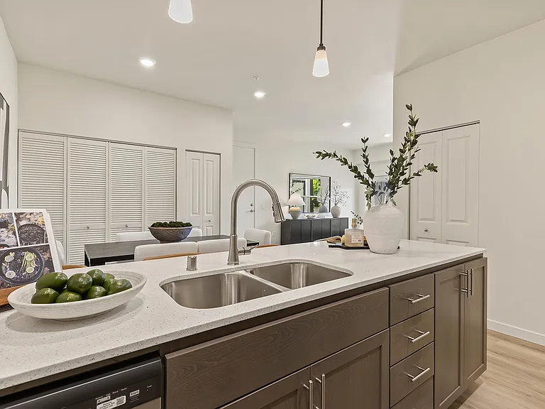 Jailen's Pointe Apartments — Photo 23