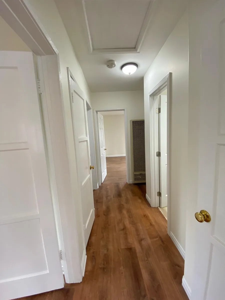 Hallway N - 2329 1/2 Penmar Ave