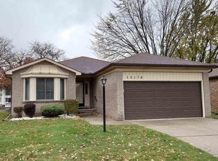 15176 Granada Plz, Warren, MI 48088