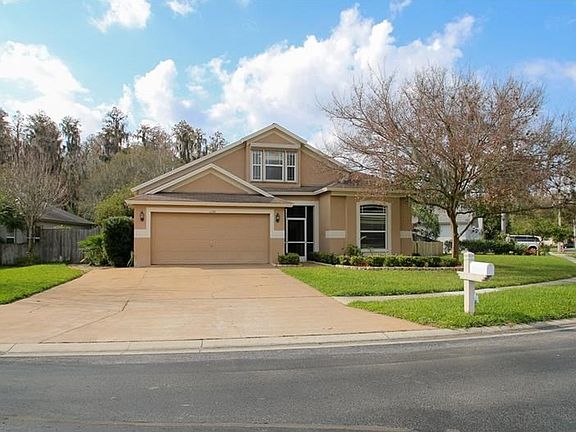Front of the house... extra wide driveway!