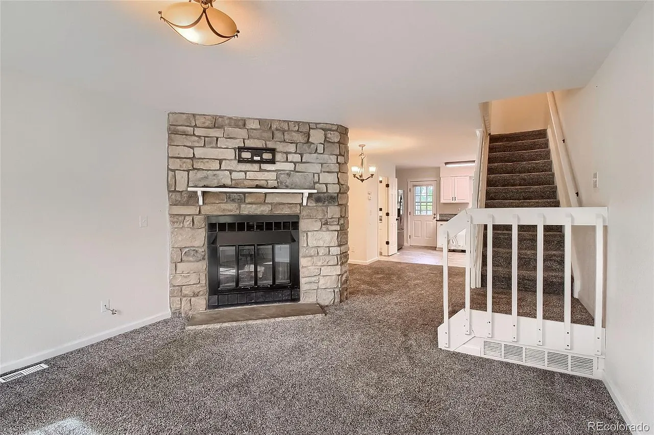 2 bed, 1.5 bath, 1064 sqft, $1,800 — Photo 3