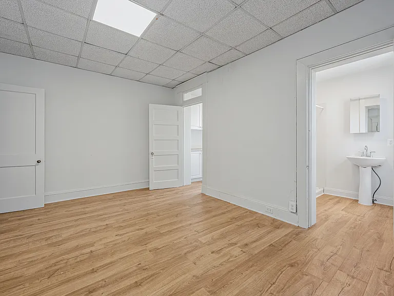 111 W 29th St #3R — Photo 4