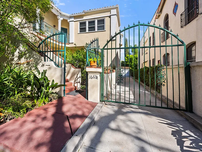 166 N Arnaz Dr #166.5 — Photo 2