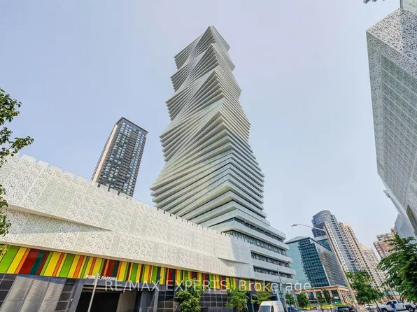 3900 Confederation Pkwy #2710, Mississauga, ON L5B 0K7
