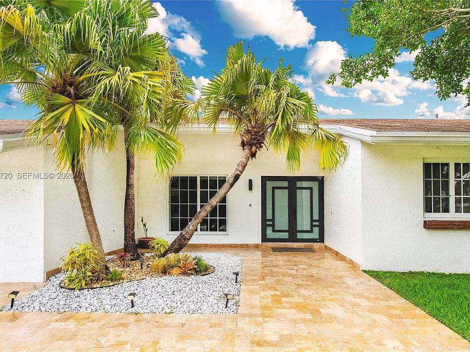 1st image of 16571 Lake Tree Dr