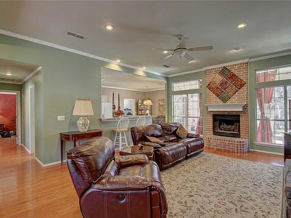 4th image of 8709 Glen Hollow Dr