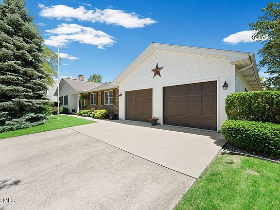 4th image of 823 Nutmeg Ln