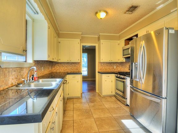 2nd image of 1504 S Vista Ave