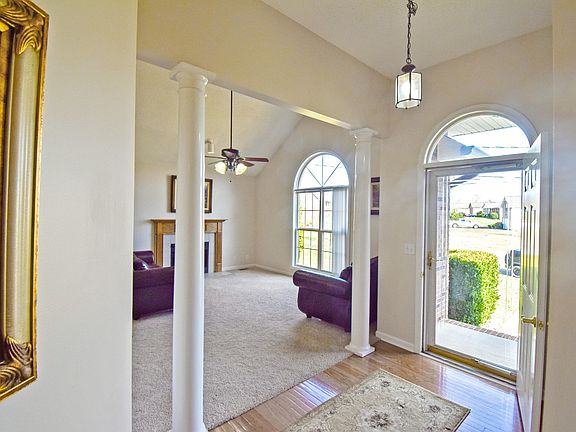 3rd image of 1313 Ambleside Dr