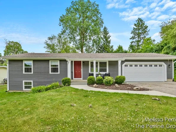 108 Robinhood Dr NE, Grand Rapids, MI 49546