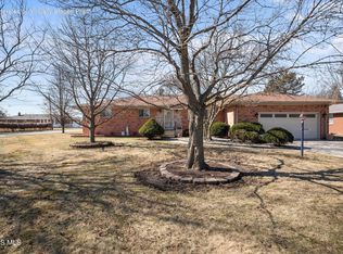 401 Meadow Ln, Walbridge, OH 43465