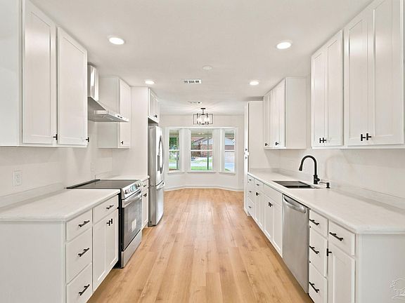 3rd image of 6466 Greenwell St