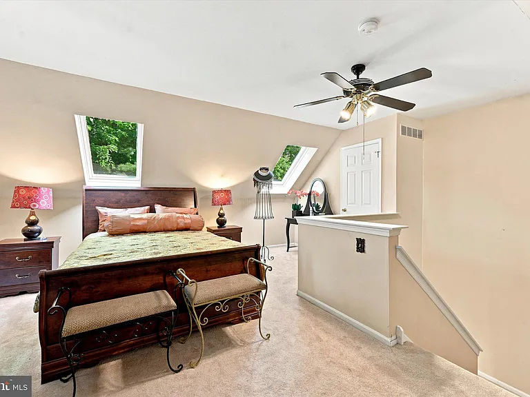 63 E Jonathan Ct — Photo 23