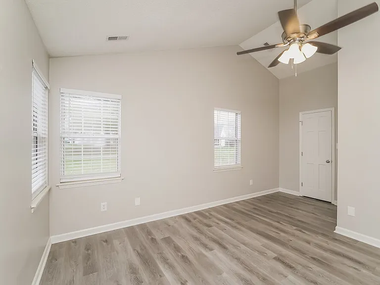 8908 Chesham Dr — Photo 9