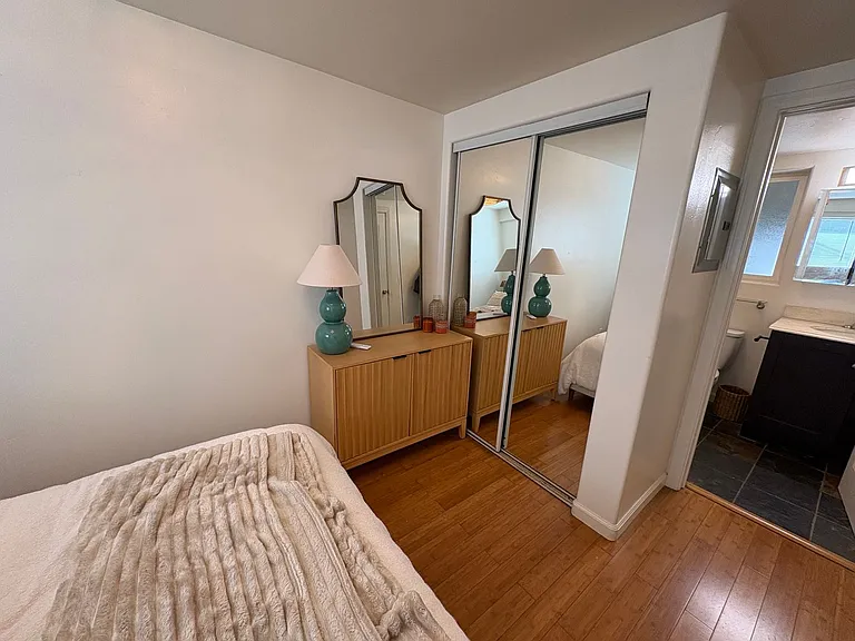 215-221 Lolita St — Photo 13