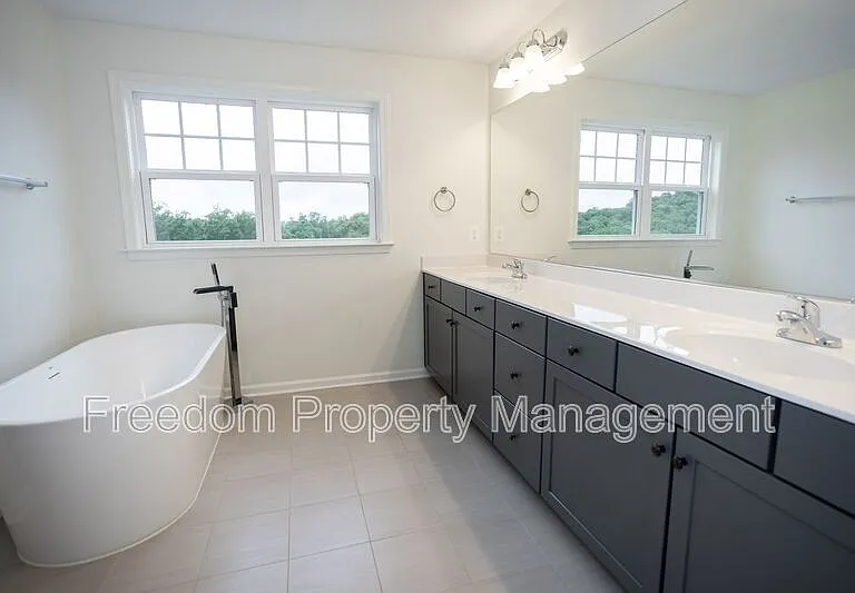 2425 Morgans Point Dr — Photo 43