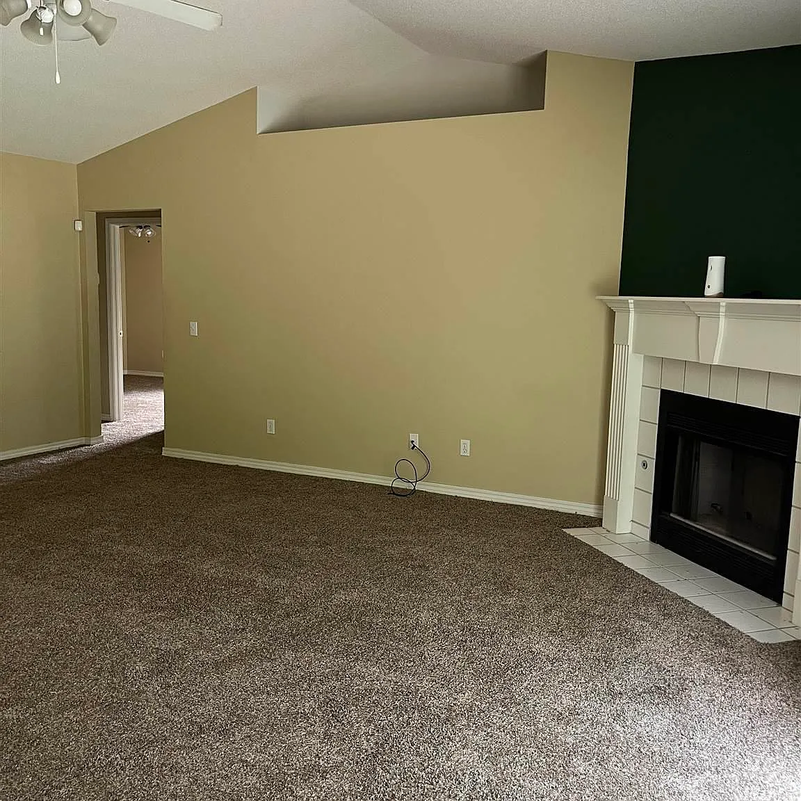 5 bed, 2558 sqft, $1,995 — Photo 3
