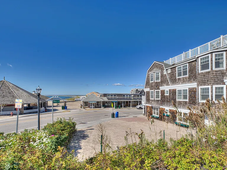 124 Bay St #R2 — Photo 42