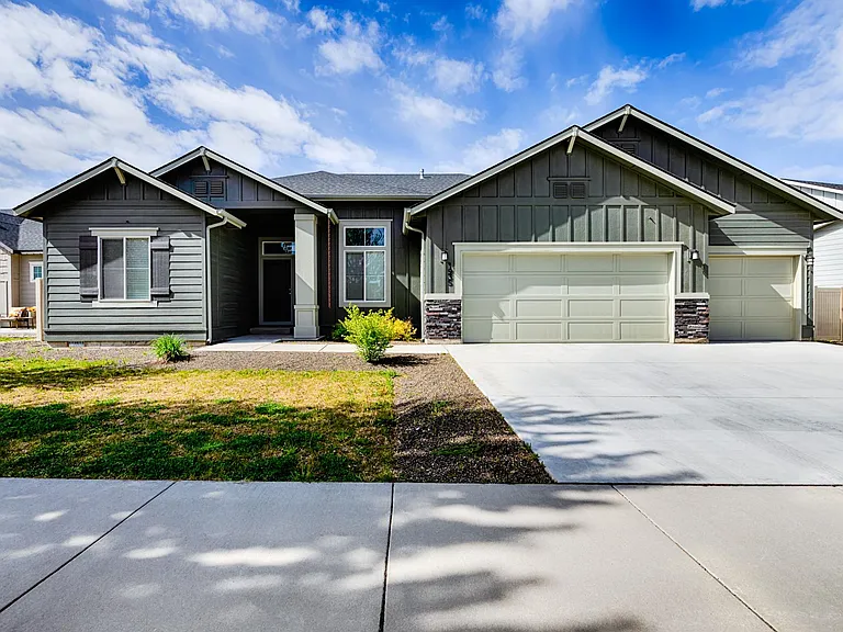 1935 W Heavy Timber Dr — Photo 1