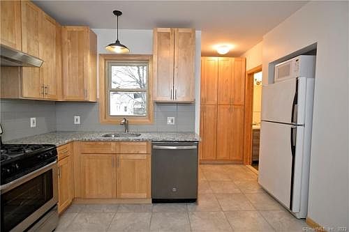 3rd image of 149 Black Rock Ave Unit 1