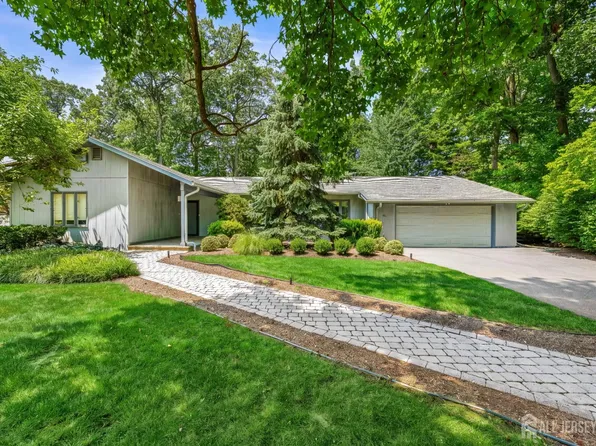 46 Independence Dr, East Brunswick, NJ 08816