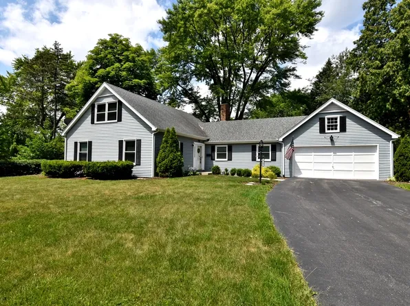 513 Wing Ln, St Charles, IL 60174