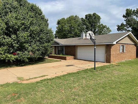 2nd image of 105 E Bonita Dr